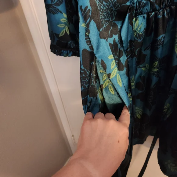 Oscar de la Renta Teal and Black Floral Robe - Picture 6 of 8